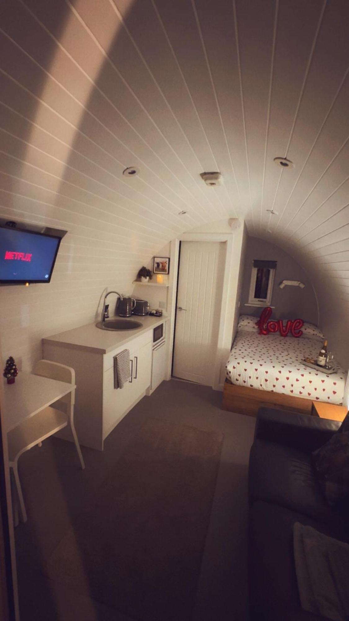 Loch Ness Pods Apartment Fort Augustus Bagian luar foto